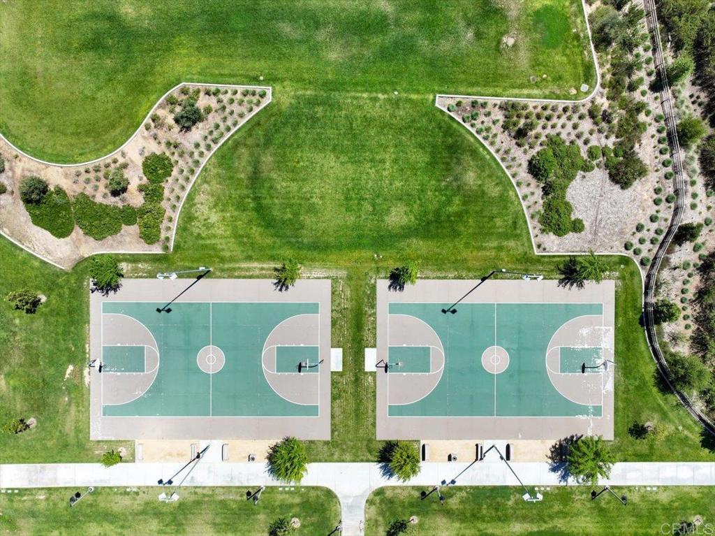 https://media.crmls.org/mediaz/e06ae6aa-46aa-44cd-a926-b06e7ce50b04.jpg?preset=X-Large
