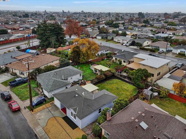 15377 Churchill St, San Leandro CA: https://media.crmls.org/mediaz/e06b15ab-6f8b-47ab-b72e-ecff6d1bf5b0.jpg
