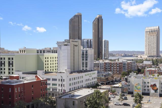 800 The Mark Ln, San Diego CA: https://media.crmls.org/mediaz/e06bbf9a-f264-40be-9687-d29f577b59a1.jpg