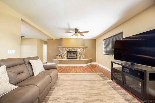 235 Loma Vista Pl, El Cajon CA: https://media.crmls.org/mediaz/e06c4e13-e57c-469a-bfa9-991e37641fc9.jpg