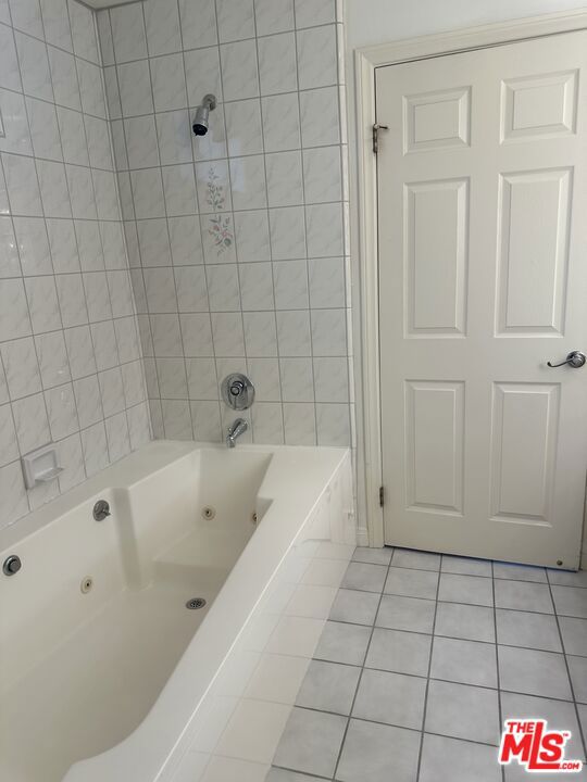 5319 Lindley Avenue, Tarzana CA: https://media.crmls.org/mediaz/e06cda03-162f-44ea-a6d8-7b5cbf57bf49.jpg