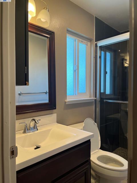 38270 Farwell Dr, Fremont CA: https://media.crmls.org/mediaz/e06cf8ad-510f-46d2-83ff-7a571414cdb6.jpg