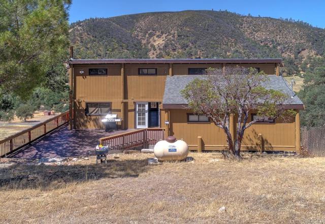 2399 Indian Hill Road, Clearlake Oaks CA: https://media.crmls.org/mediaz/e06cfae1-92ec-40fb-9c41-ac4bffdf97f9.jpg