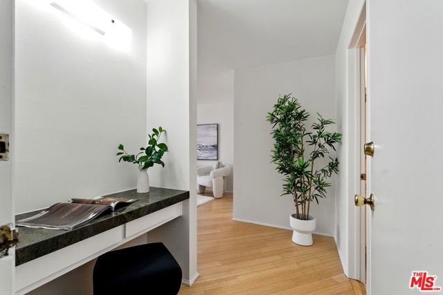 429 N Oakhurst Drive, Beverly Hills CA: https://media.crmls.org/mediaz/e06cfeac-5d33-4aaf-bb86-e17ecf736388.jpg