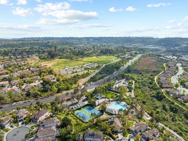 2848 Camino Serbal, San Diego CA: https://media.crmls.org/mediaz/e06d1012-8843-41d2-b451-389d5b25344a.jpg