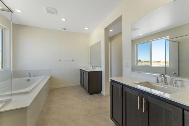 5956 Big Sky Drive, Fairfield CA: https://media.crmls.org/mediaz/e06d7897-66bb-4fcc-a6c9-2ca05e495753.jpg