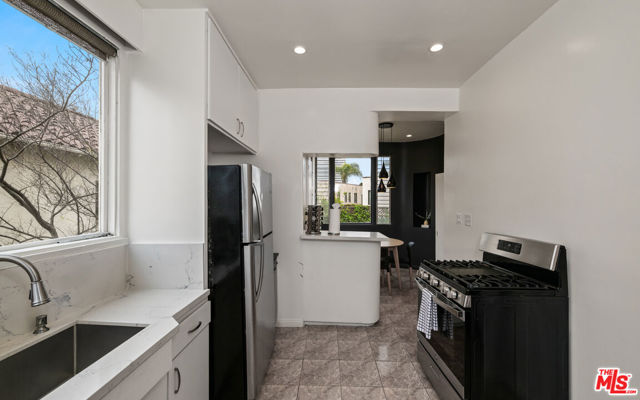 6255 W Olympic Boulevard, Los Angeles CA: https://media.crmls.org/mediaz/e06dd4c5-38a5-49a2-9392-c37cdeafa344.jpg
