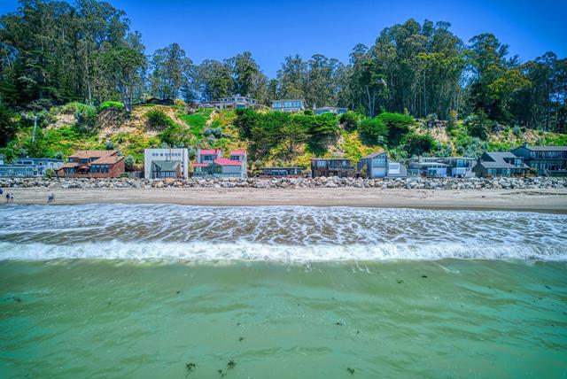 16 Potbelly Beach Road, Aptos CA: https://media.crmls.org/mediaz/e06f1a58-b56e-4b5e-8e81-2811ad4b820d.jpg