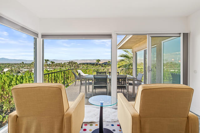 2002 Southridge Drive, Palm Springs, CA 92264