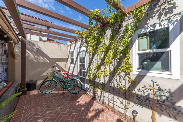 625 4th Street, Coronado CA: https://media.crmls.org/mediaz/e06f1f7e-d804-40dd-abf7-dc3f05198038.jpg