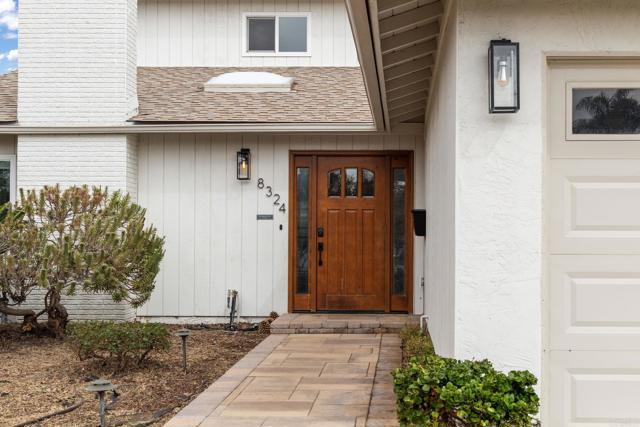 8324 Calle Calzada, San Diego CA: https://media.crmls.org/mediaz/e07025d6-c764-470d-a121-eb5514916457.jpg