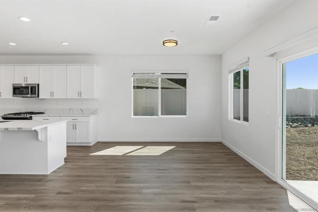 1609 Mauzy Way, El Cajon CA: https://media.crmls.org/mediaz/e07038f9-b1f6-4452-bd33-0de31b573a96.jpg