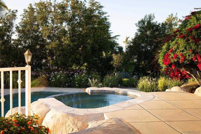13671 Orchard Gate Rd, Poway CA: https://media.crmls.org/mediaz/e0706bbd-e33e-43ad-9666-c0aff323b85b.jpg