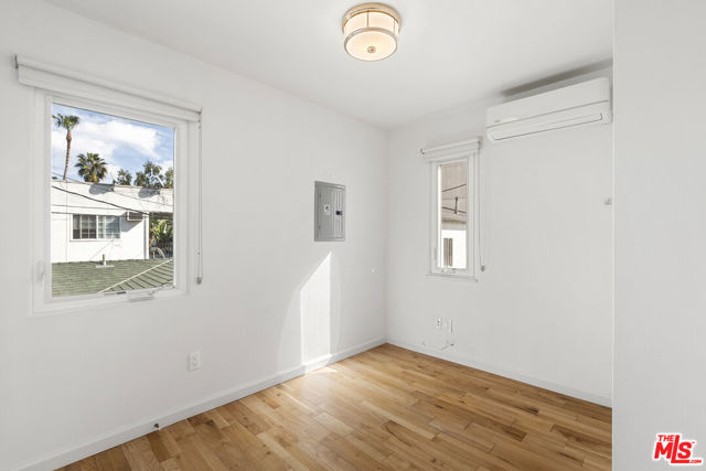 838 Hilldale, West Hollywood CA: https://media.crmls.org/mediaz/e070a778-9c31-4fd8-ad12-cc501d322457.jpg