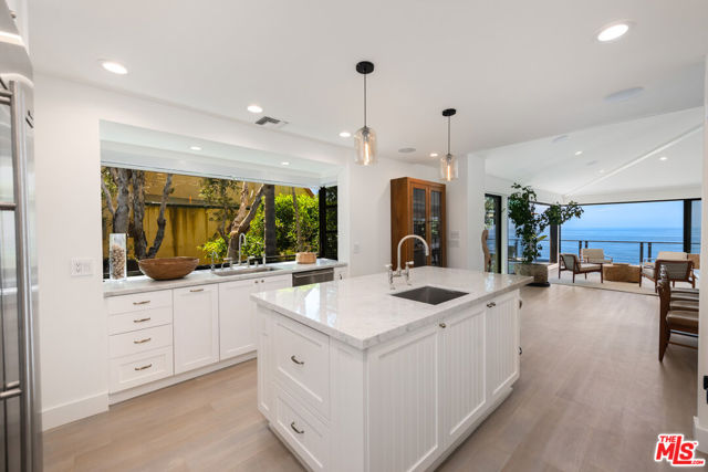 7089 Birdview Avenue, Malibu CA: https://media.crmls.org/mediaz/e070e415-5411-4048-8b31-80d7f28dbeb6.jpg