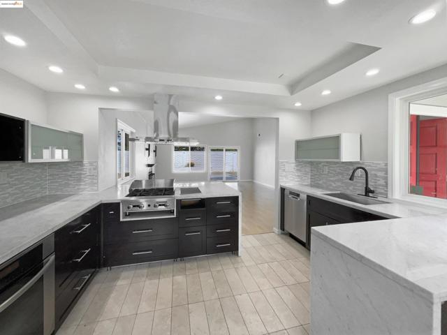 2579 Bishop Ave, Fremont CA: https://media.crmls.org/mediaz/e0711357-b0dc-46ab-a3de-d6f495686435.jpg