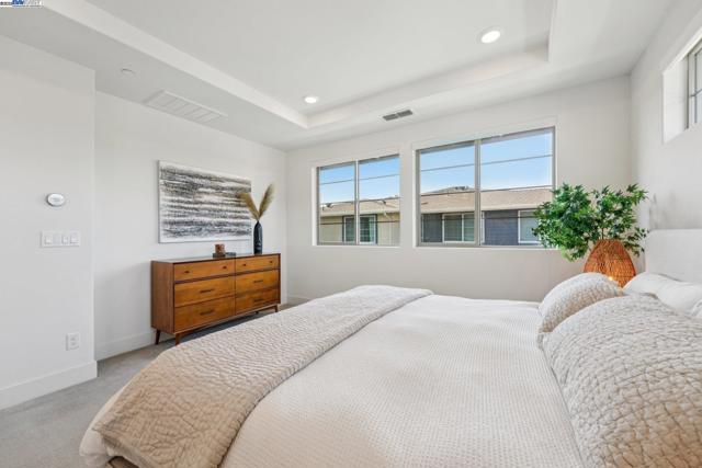 5860 Midnight Place, Dublin CA: https://media.crmls.org/mediaz/e0722903-0886-48c1-be87-b80c5edae365.jpg