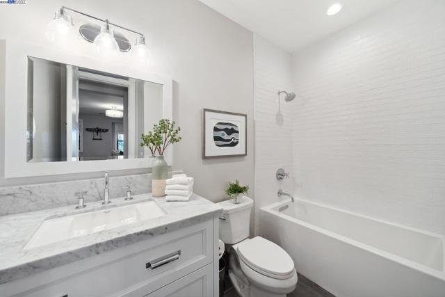 2621 Royal Oaks Dr, Alamo CA: https://media.crmls.org/mediaz/e07249d3-5df1-4c3b-ba4d-9cdd98343b78.jpg