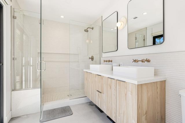 1055 E Louise Drive, Palm Springs, CA 92262