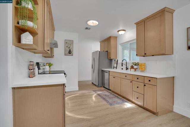 Image 11 of 34 For 4085 Sutro Dr