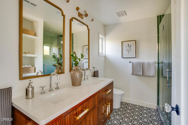5163 Highland View Avenue, Los Angeles CA: https://media.crmls.org/mediaz/e0728f84-bf65-419e-be15-45ff06dab19b.jpg