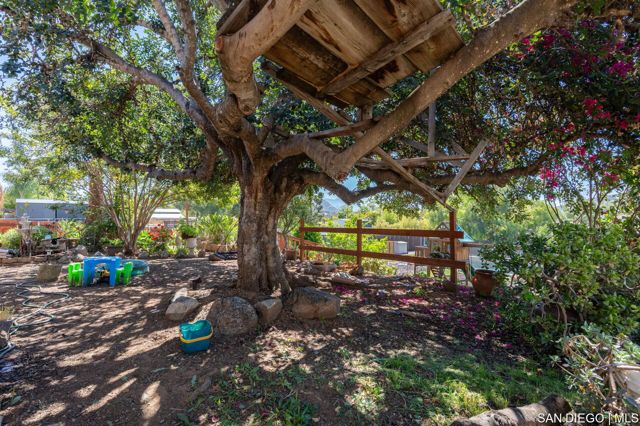 23849 Gymkhana RD, Ramona CA: https://media.crmls.org/mediaz/e072e923-d448-4596-bf5a-f17d0e316718.jpg