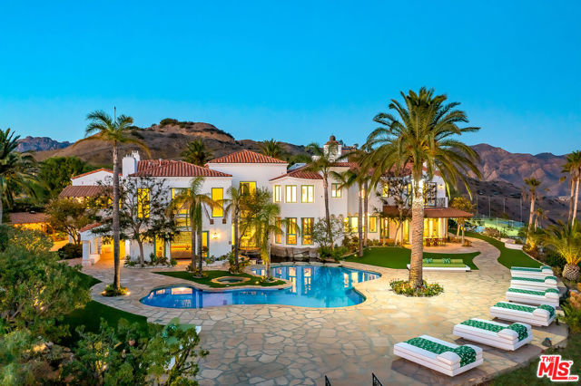 10502 Yellow Hill Road, Malibu CA: https://media.crmls.org/mediaz/e0737a6e-e5e4-4108-8e1f-4ddc45ef862f.jpg