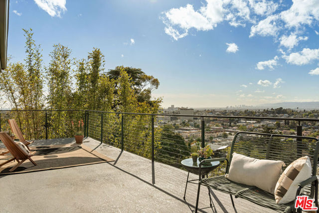 1615 Sargent Place, Los Angeles CA: https://media.crmls.org/mediaz/e07388cc-5d74-4161-b88a-cce79a2c987a.jpg