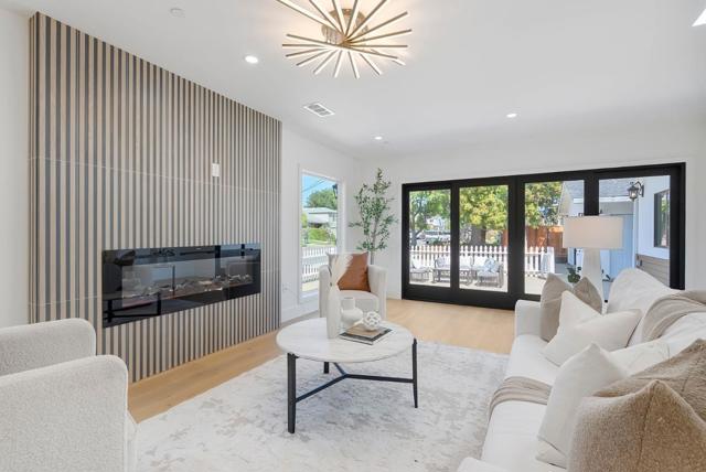 827 S Idaho Street, San Mateo CA: https://media.crmls.org/mediaz/e0739cdc-d7e5-4748-952a-e90bece06988.jpg