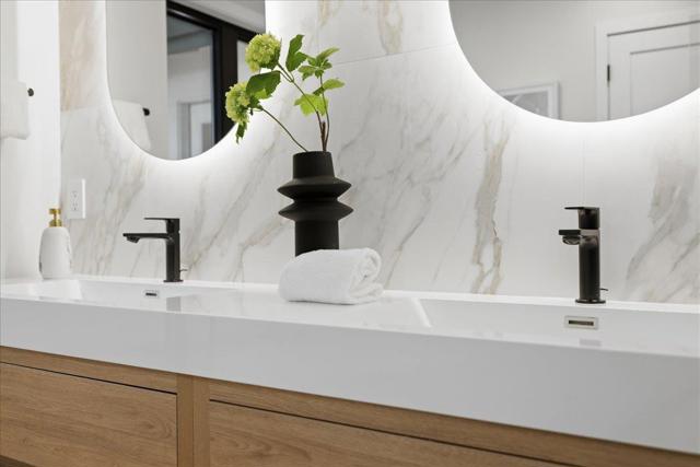 852 La Para Avenue, Palo Alto CA: https://media.crmls.org/mediaz/e07418a2-2f51-4376-a5a2-0e233d01b15c.jpg