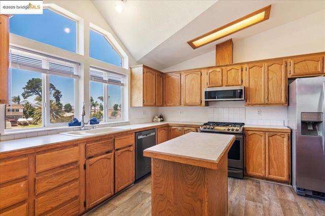 2325 Taylor Rd, Bethel Island CA: https://media.crmls.org/mediaz/e074318c-0c72-42b5-935a-3bf7ee9630b5.jpg