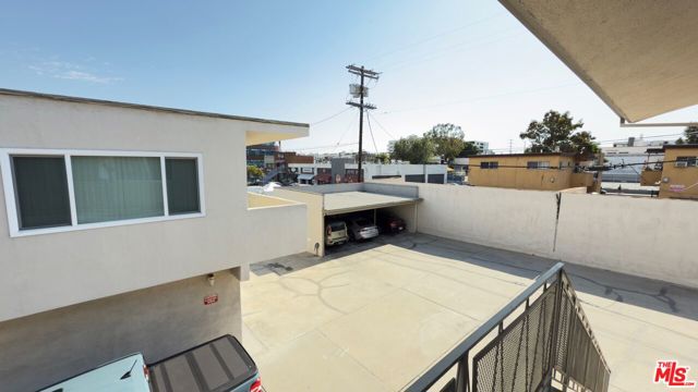 975 S Kingsley Drive, Los Angeles CA: https://media.crmls.org/mediaz/e0752413-62ce-47fd-ab31-4d1ac7685577.jpg