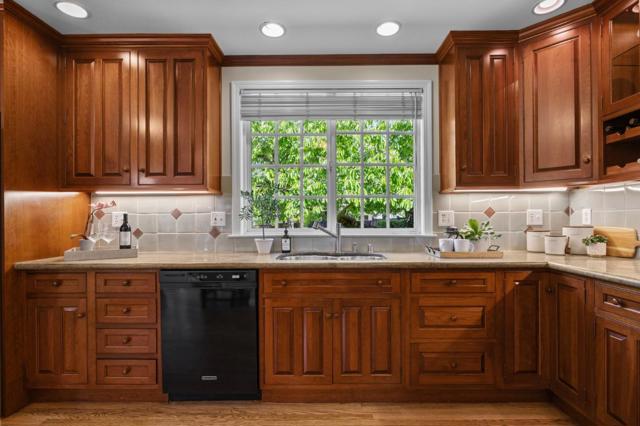 4040 Valente Court, Lafayette CA: https://media.crmls.org/mediaz/e075c1d6-06d6-4880-909c-97aff2d25469.jpg