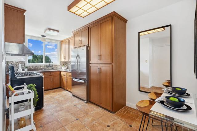 518 Price Street, Daly City CA: https://media.crmls.org/mediaz/e075edf3-7a32-457f-b507-f5224af2cb41.jpg