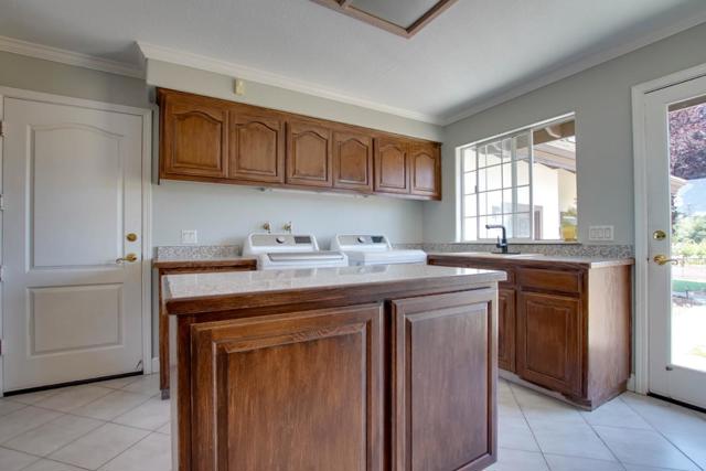 160 Tevis Trail, Hollister CA: https://media.crmls.org/mediaz/e075eee8-8693-4a0a-b707-a67c4a3d93aa.jpg