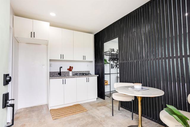 3831 Franklin Ave, San Diego CA: https://media.crmls.org/mediaz/e0762657-ec6e-466a-b0c7-7aeff717d456.jpg