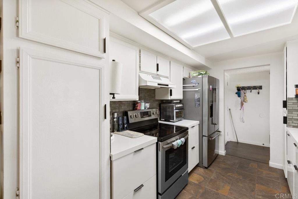 1050 Washington Ave - photo 8