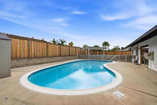 1711 Oak Hill Dr, Escondido CA: https://media.crmls.org/mediaz/e076f255-935d-45c4-b332-c9b457390d45.jpg