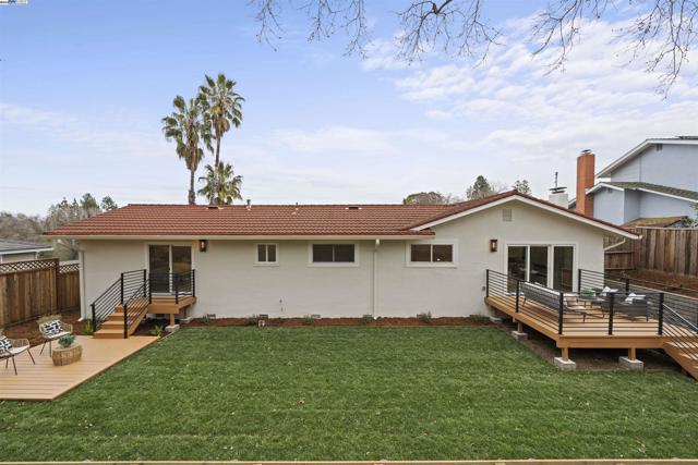 4253 Mirador Dr, Pleasanton CA: https://media.crmls.org/mediaz/e077725e-193a-4a58-8781-07a4b0d61f61.jpg
