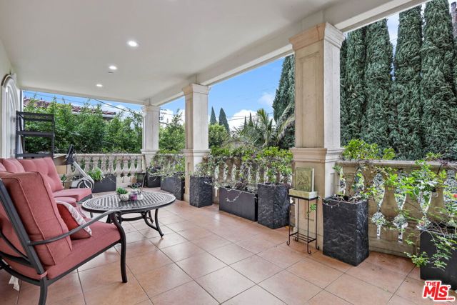 156 S Clark Drive, Beverly Hills CA: https://media.crmls.org/mediaz/e077842a-4904-4c45-93ae-95ebc908c96e.jpg