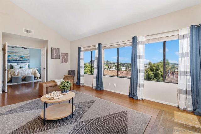 1541 Vaquero Gln, Escondido CA: https://media.crmls.org/mediaz/e077bfa7-8c99-4f72-9972-03eeec340f05.jpg