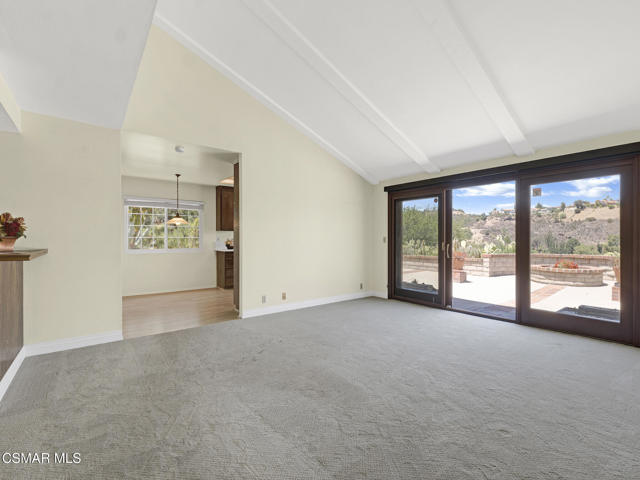 2031 Channelford Road, Westlake Village CA: https://media.crmls.org/mediaz/e078cb57-965a-4c1b-a982-8acffc4f4427.jpg