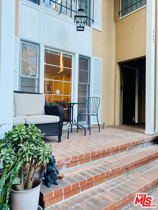 435 South Oakhurst Drive photo 4
