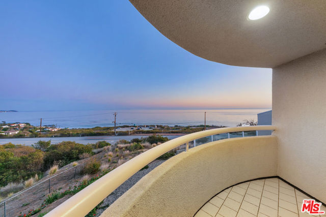 32215 Pacific Coast Highway, Malibu CA: https://media.crmls.org/mediaz/e078f7f1-a429-419f-9190-ab94ebc6597d.jpg