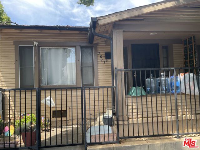 2623 W 30th Street, Los Angeles CA: https://media.crmls.org/mediaz/e078f9ff-f5a9-42e8-adec-1ff1a2d7039f.jpg