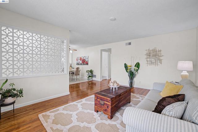 6364 Honeysuckle Dr, Newark CA: https://media.crmls.org/mediaz/e078fc8d-06e2-4df2-bcf8-c4f85cab757b.jpg