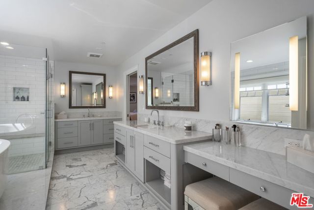 636 12th Street, Manhattan Beach CA: https://media.crmls.org/mediaz/e0790409-c13d-4514-817f-6a3724e4be5c.jpg