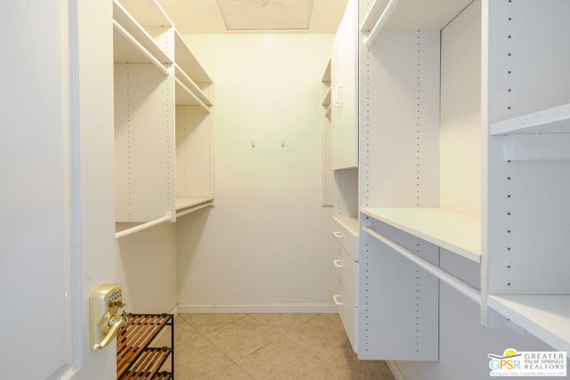 Image 20 of 52 For 77553 Carinda Court