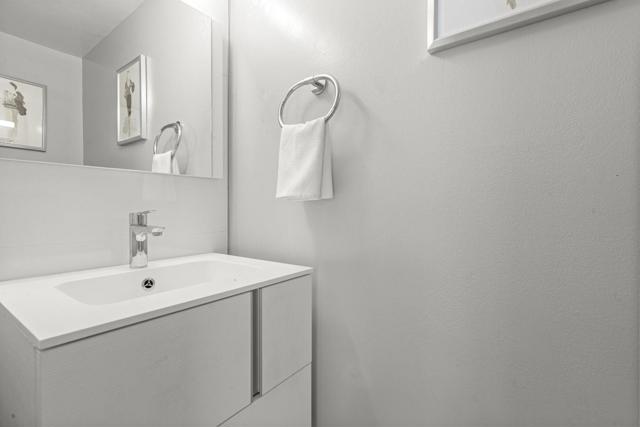 230 Elm Wood Court, Los Gatos CA: https://media.crmls.org/mediaz/e07959fe-ee95-4a2d-b7d5-b40fcfa50aca.jpg