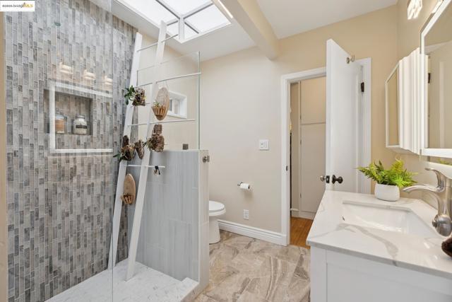 1034 Navellier St, El Cerrito CA: https://media.crmls.org/mediaz/e07979d4-ffc4-4e42-922f-77f46d1ce7b5.jpg